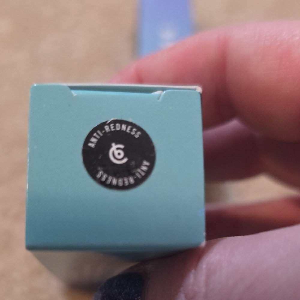 Color Correcting Concealer - Anti-Redness - Picture 2 of 3